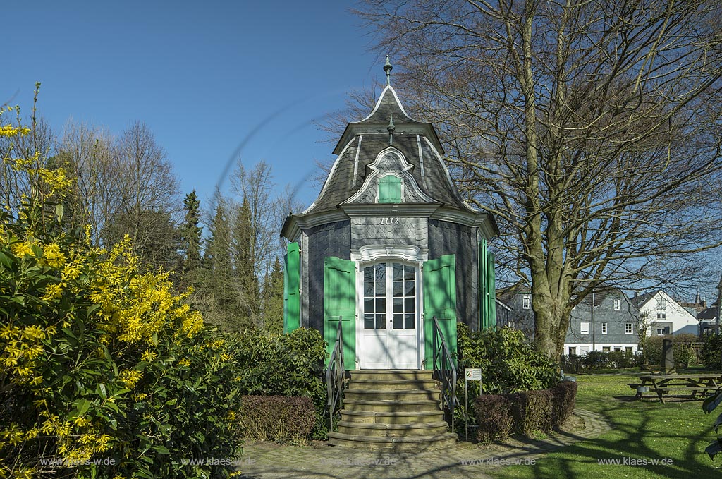 Radevormwald, Rokoko Gartenhaeuschen von 1772 im Fruehling; Radevormwald, rokoko pavillon anno 1772.