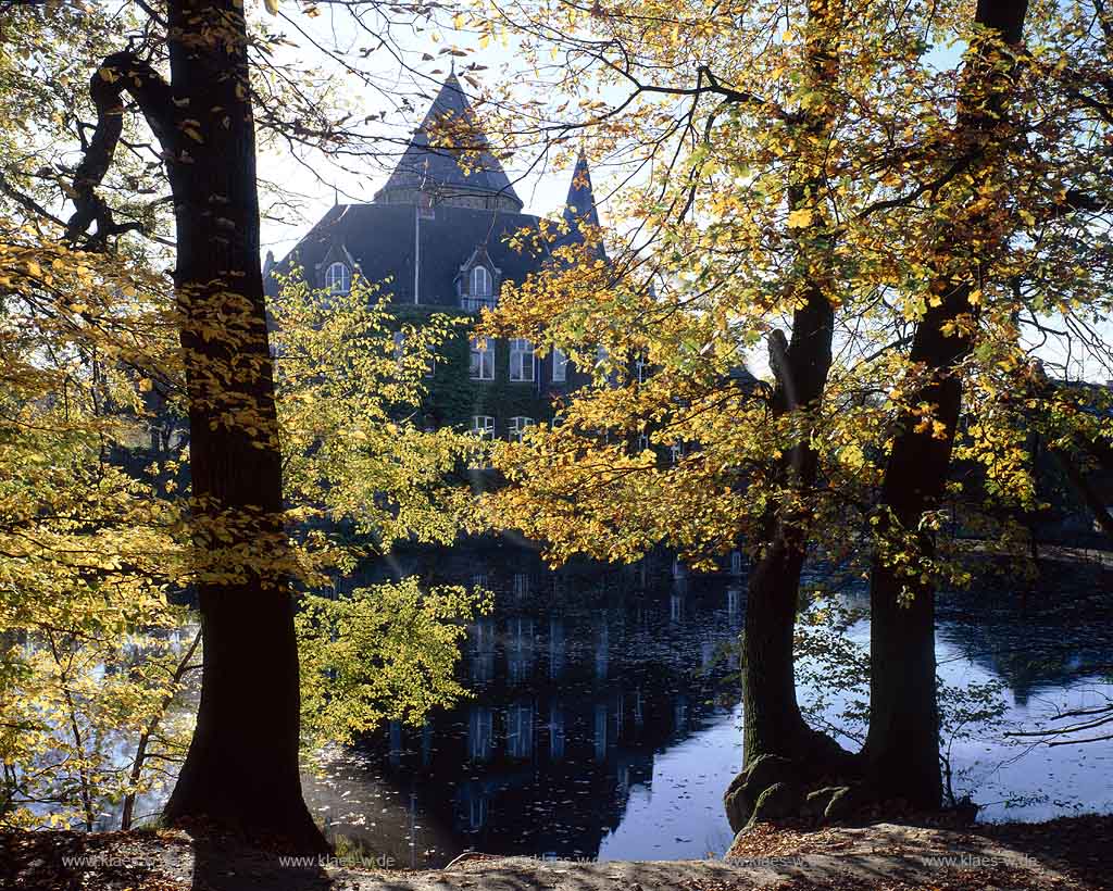 Breitscheid, Ratingen, Kreis Mettmann, Blick auf Schloss, Wasserschloss Linnep mit Schlossteich