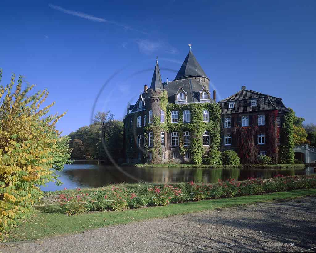 Breitscheid, Ratingen, Kreis Mettmann, Blick auf Schloss, Wasserschloss Linnep mit Schlossteich