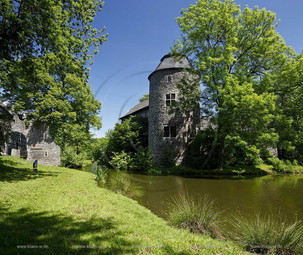 Ratingen, Wasserburg Haus zum Haus, Aussenansicht Vorburg, castle with moat of water house to house