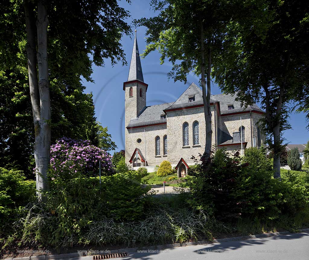 Reichshof Denklingen, Blick auf die katholische Kirche St. Antonius; view to the Catholic churh St. Antonius