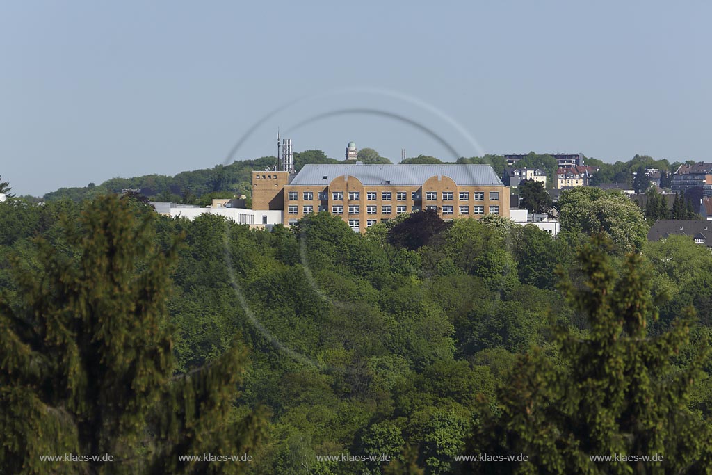 Remscheid, Blick zum Sana-Klinikum in Remscheid Ehringhausen und Bismarckturm im Hintergrund; Remscheid, view to the clinical centre Sana-Klinikum in Remscheid Ehringhausen and to tower Bismarckturm in the background.