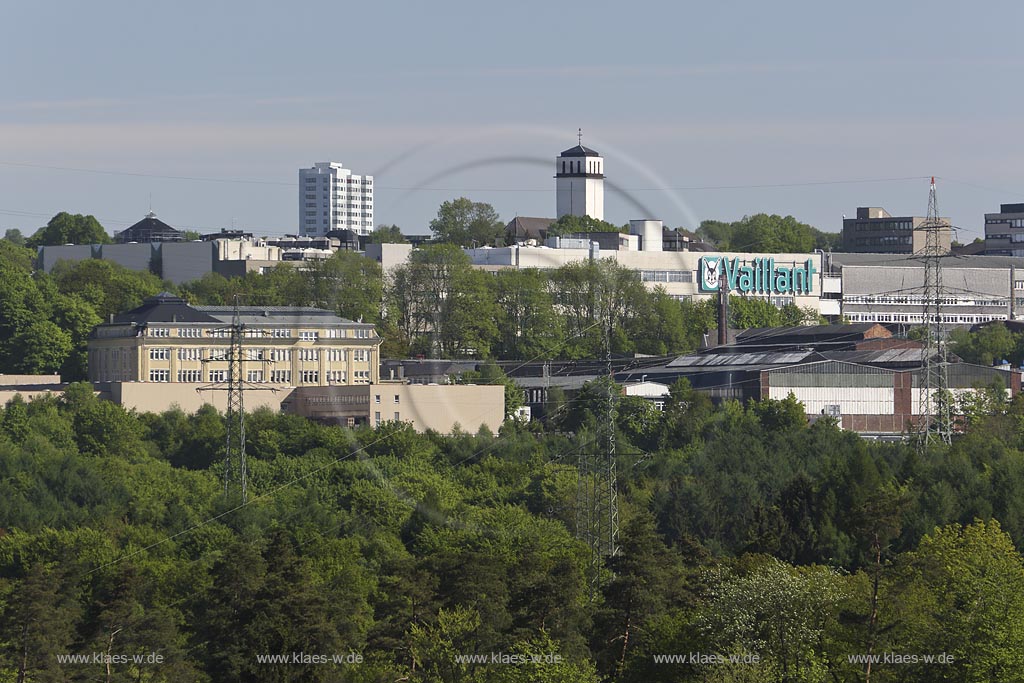 Remscheid, Blick zum Vaillant-Werk und Kirchturm der Kirche St. Josef; Remscheid, view to the work Vaillant-Werk and to the steeple of the church St. Josef.