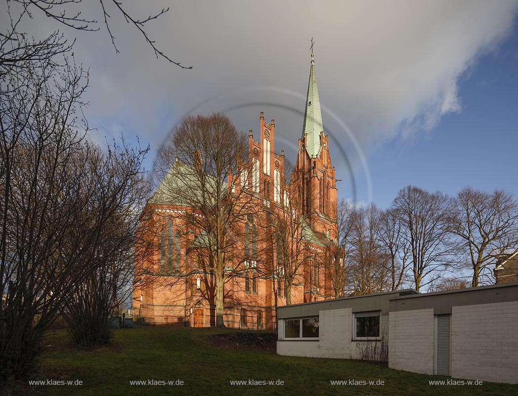 Remscheid Stadtmitte, Evangelische Lutherkirche, der Ziegelsteinbau wurde 1893 im neogotischen Stil erbaut; Remscheid Stadtmitte, evangelic church Lutherkirche.