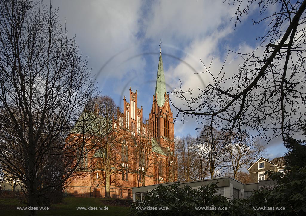 Remscheid Stadtmitte, Evangelische Lutherkirche, der Ziegelsteinbau wurde 1893 im neogotischen Stil erbaut; Remscheid Stadtmitte, evangelic church Lutherkirche.