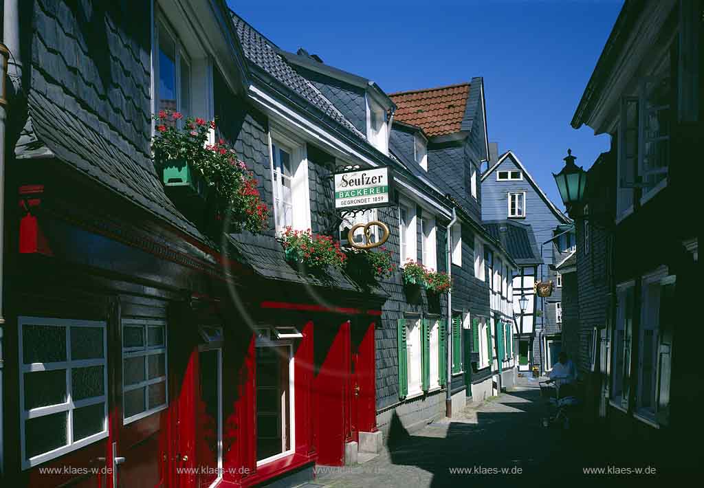 Lennep, Remscheid, Regierungsbezirk Dsseldorf, Blick in Lenneper Altstadt mit Baeckerei, Bckerei Seufzer im Kraspuett, Krasptt