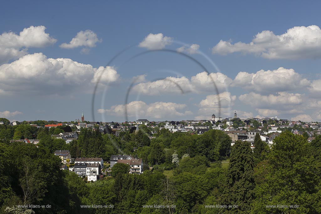 Remscheid, Blick zum Remscheider Stadtkegel mit Martin Luther-Kirche, Wasserturm und Rathausturm ; Remscheid, view to the inner city.