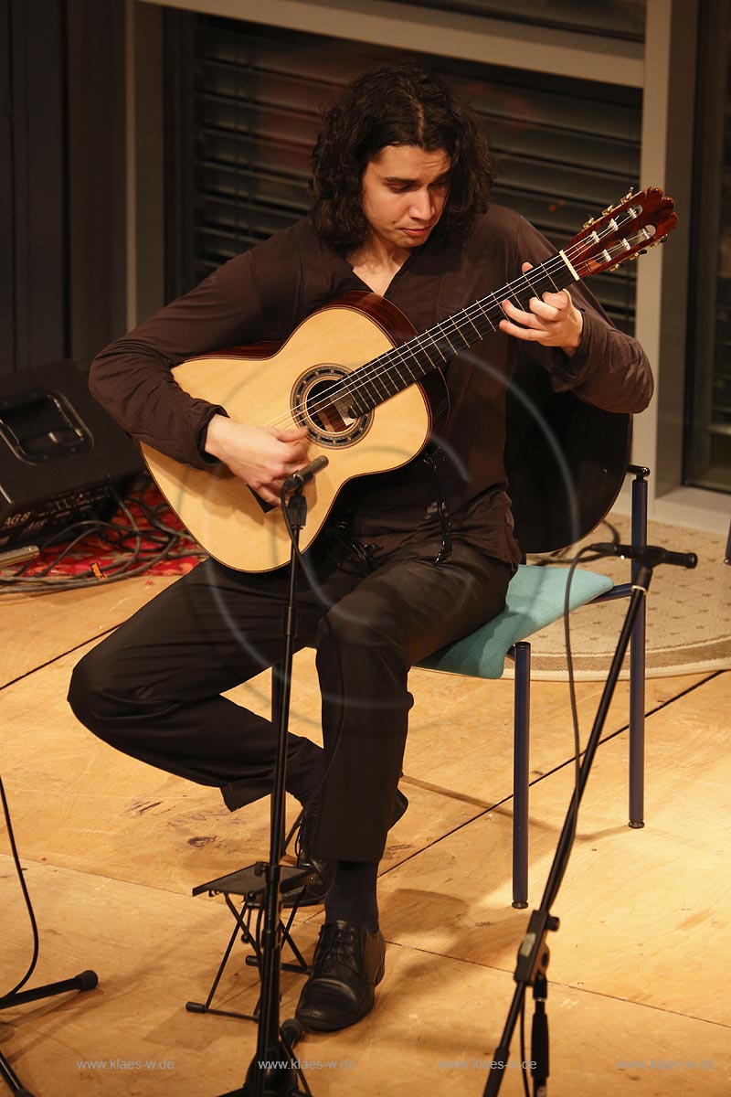 Remscheid, Akademie Remscheid, Internationales Bergisches Gitarrenfestival Gitarre '13, David Dyakov aus Bulgarien gilt be als ein "Jahrhundert-Talent" des Instrumentes; Remscheid academy, guitar festival, David Dyakov