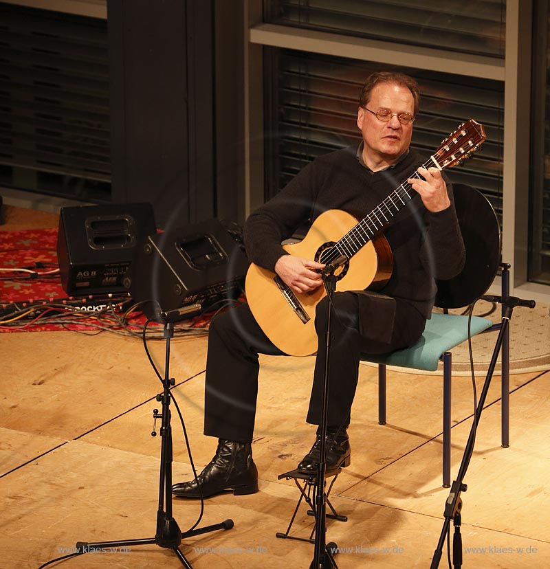 Remscheid, Akademie Remscheid, Internationales Bergisches Gitarrenfestival Gitarre '13, Han Jonkers; Remscheid academy, guitar festival, Han Jonkers.