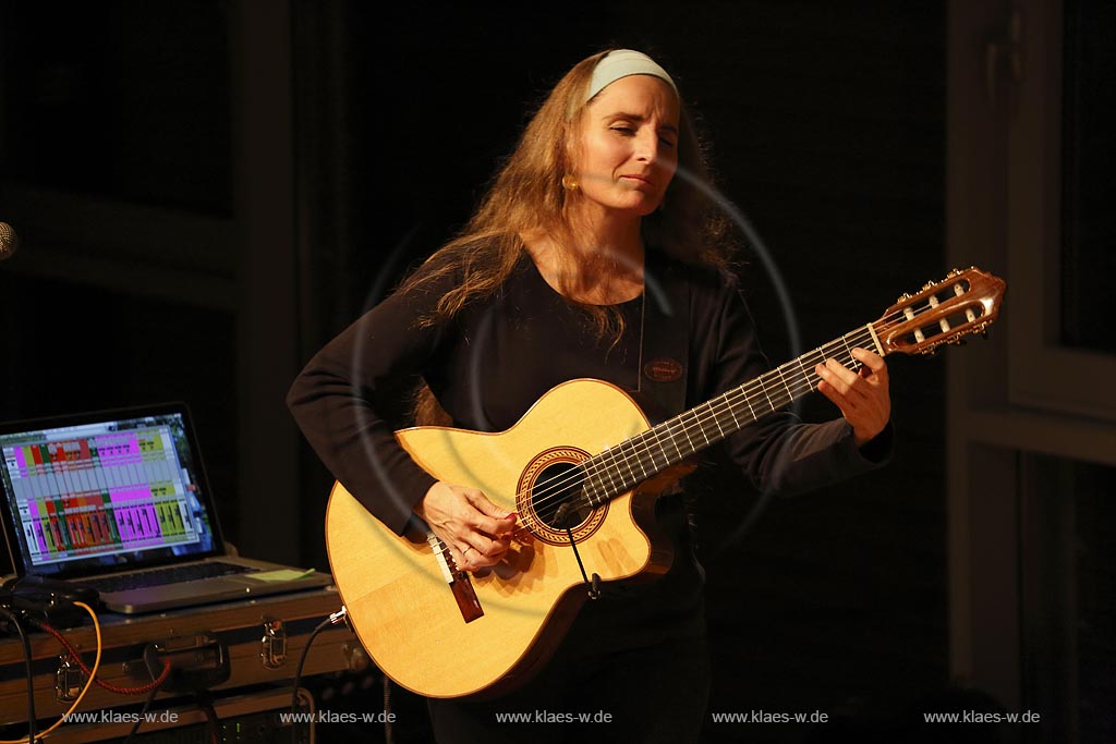 Remscheid, Akademie Remscheid, Internationales Bergisches Gitarrenfestival Gitarre '13, Susan Weinert, Gitarre; Remscheid academy, guitar festival, Susan Weinert, guitar.