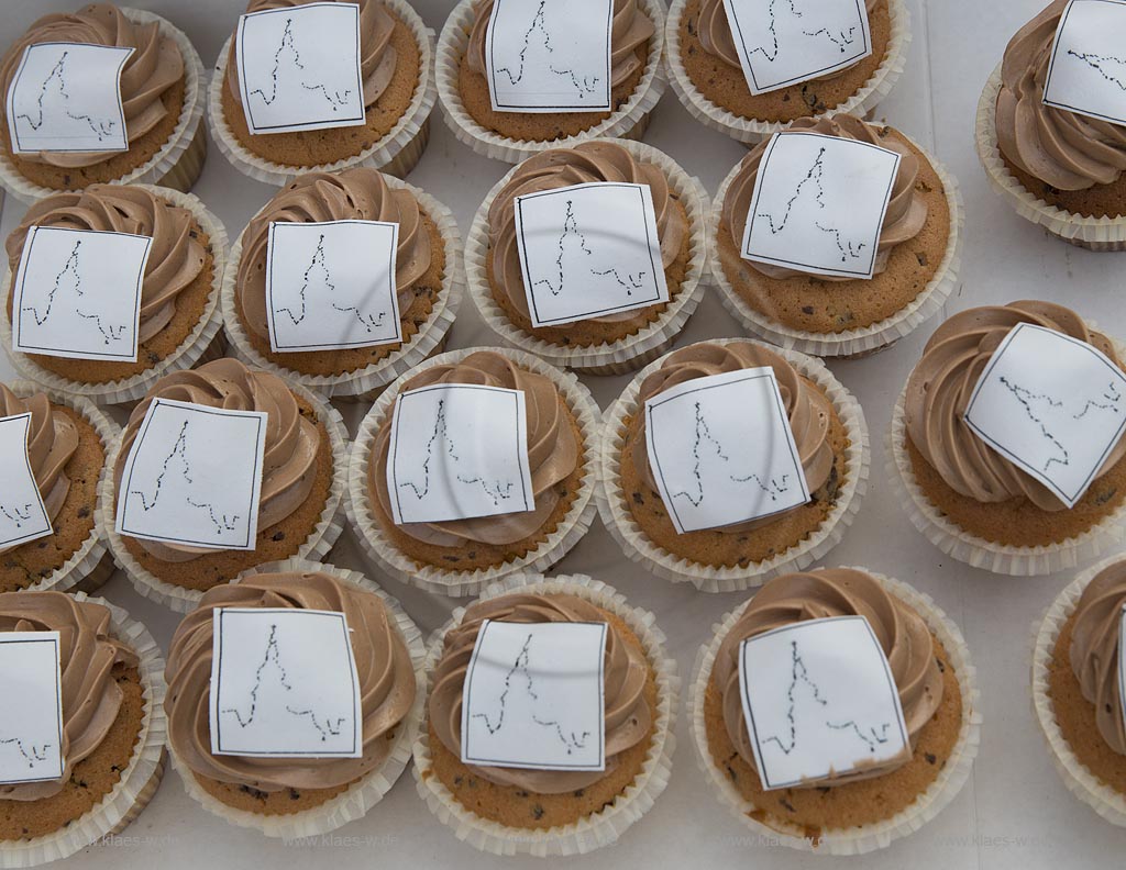 Remscheid Lennep, Stand mit Backwaren auf dem Altstadtfest; Remscheid Lennep, baked good at old town festival.