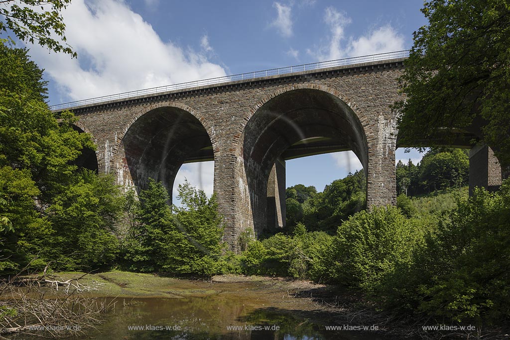 Remscheid Lennep, Diepmannsbachtal, Viadukt Autobahnbruecke Diepmannsbachtal; Remscheid Lennep, Diepmannsbachtal, viaduct motorway bridge Diepmannsbachtal.