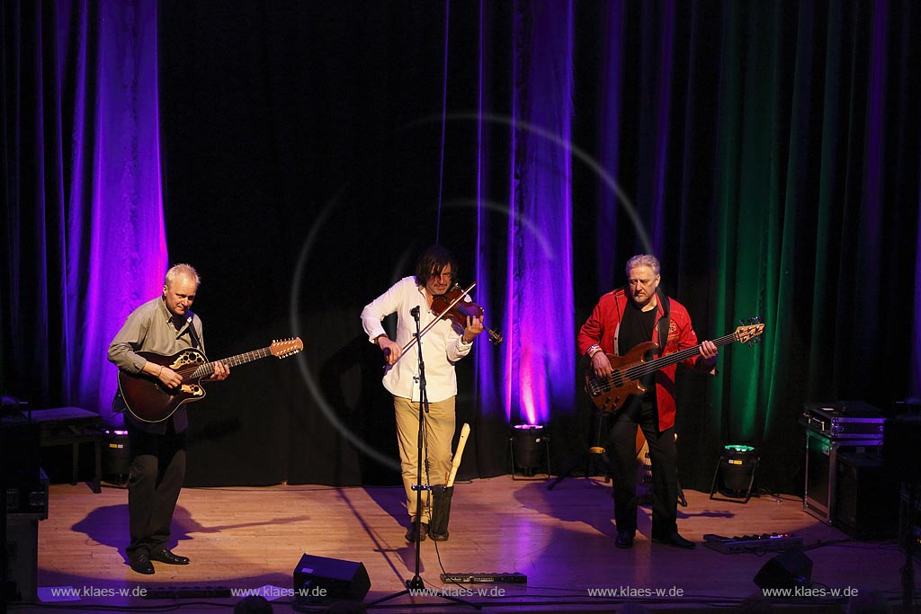 Remscheid Lennep, Konzert in der Klosterkirche,  "Farfarello - Mani Neumann-Band", von rechts nach links: Joschi Kappl,  Mani Neumann und Ulli Brand; Remscheid Lennep, Klosterkirche, concert "Farfarello - Mani Neumann-Band", from right to left: Joschi Kappl,  Mani Neumann and Ulli Brand.
