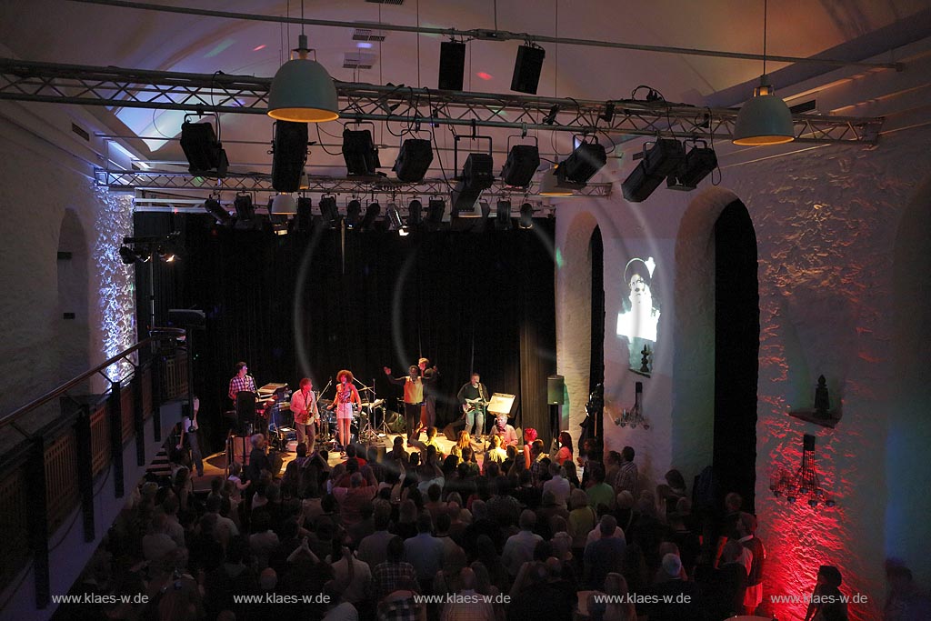 Remscheid Lennep, Kulturzentrum Klosterkirche, "Soul Shake Party" mit der "Jim Rockford Band"; Remscheid Lennep, cultural centre / cultural center Klosterkirche, "Soul Shake Party" with "Jim Rockford Band".