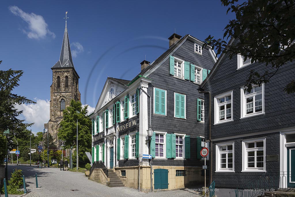 Remscheid Lennep, Deutsches Roentgen-Museum und katholische Kirche St. Bonaventura, Baujahr: 1866 - 1868, Westturm mit Pyramidendach; Remscheid Lennep, museum Deutsches Roentgen-Museum and catholic church St. Bonaventura.