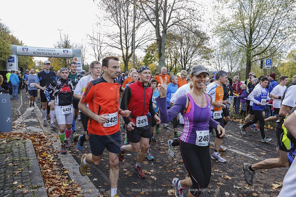 Remscheid-Lennep, Roentgenlauf 2013 beim Start; Remscheid-Lennep, sprint Roentgenlauf 2013 at start.