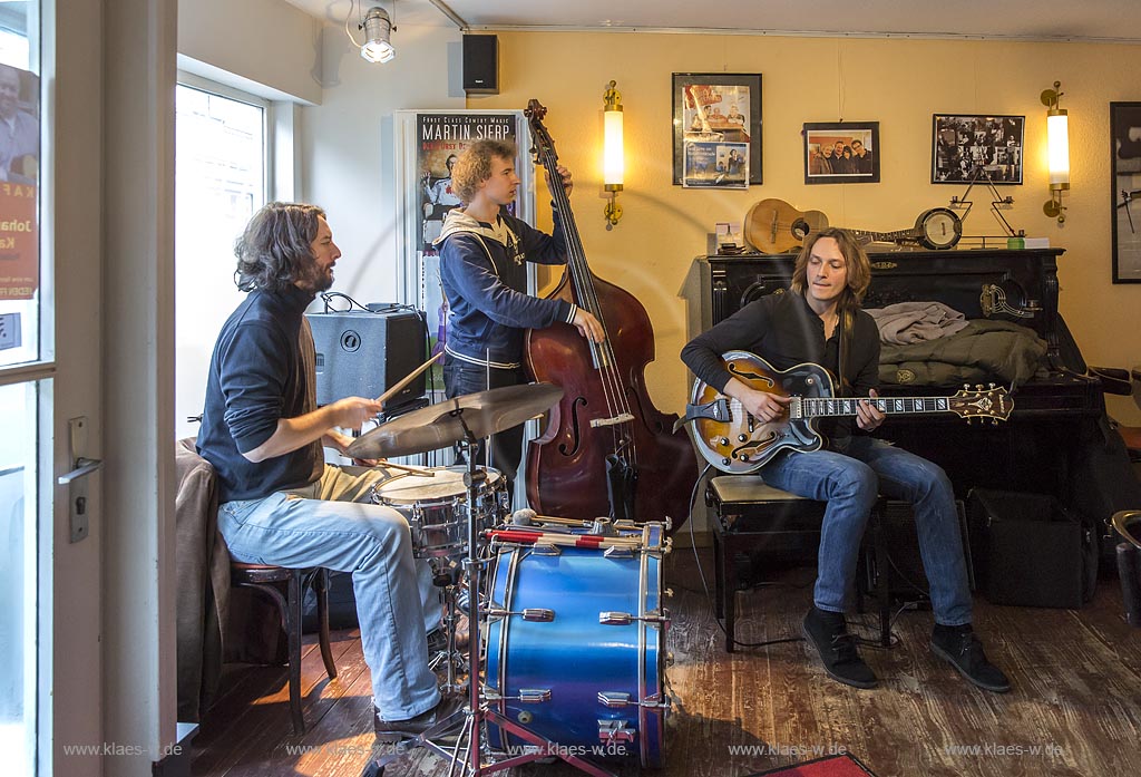 Remscheid-Lennep, Rotationscafe, Danilo Vujovic-Trio, Jazz am Sonntagmorgen; Remscheid Lennep Rotoationscafe, Jazz on Sunday morning