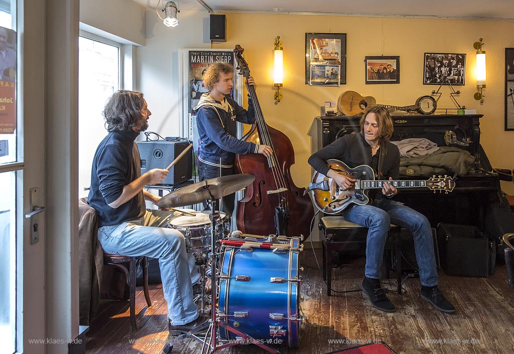 Remscheid-Lennep, Rotationscafe, Danilo Vujovic-Trio, Jazz am Sonntagmorgen; Remscheid Lennep Rotoationscafe, Jazzn at Sunday morning