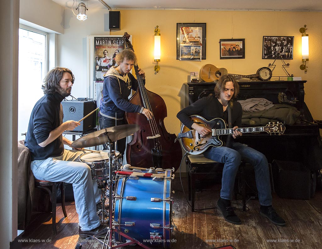 Remscheid-Lennep, Rotationscafe, Danilo Vujovic-Trio, Jazz am Sonntagmorgen; Remscheid Lennep Rotoationscafe, Jazz on Sunday morning