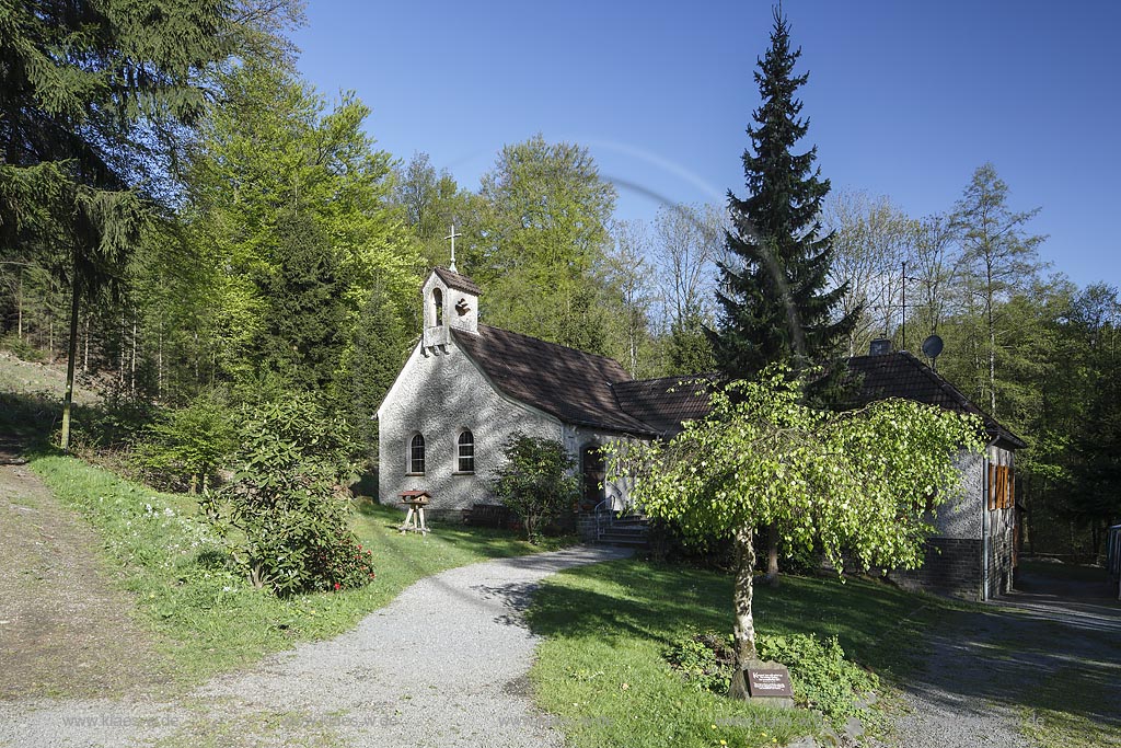 Remscheid Lennep, Waldkirche am Wallenberg im Fruehling; Remscheid Lennep, church Waldkirche am Wallenberg in spring.