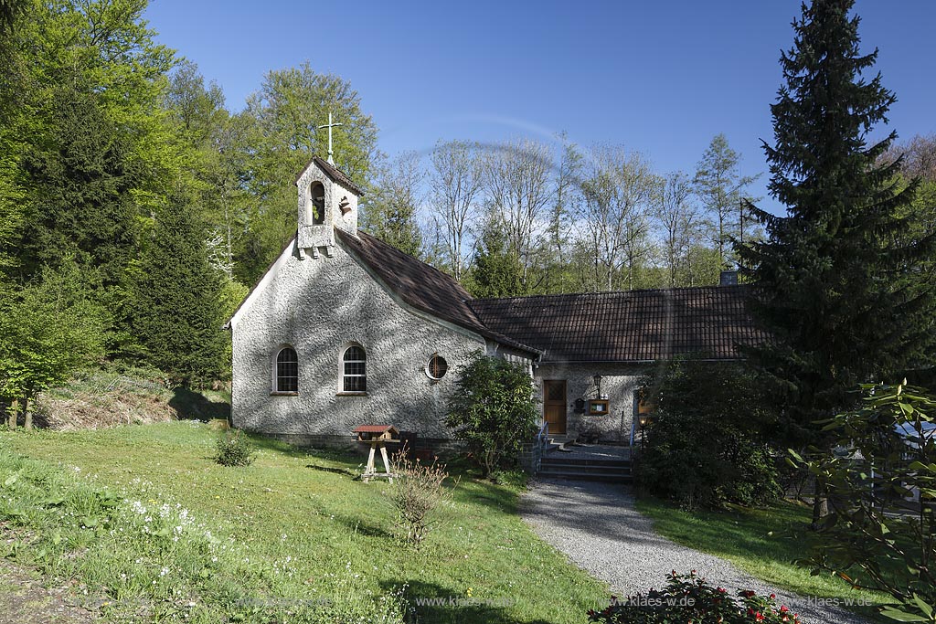 Remscheid Lennep, Waldkirche am Wallenberg im Fruehling; Remscheid Lennep, church Waldkirche am Wallenberg in spring.