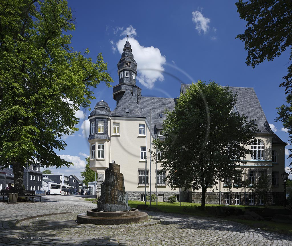 Remscheid Luettringhausen, Bandwirkerbrunnen am Rathaus Luettringhausen; Remscheid Luettringhausen, fountain Bandwirkerbrunnen near the Lown hoall Luettringhausen. 