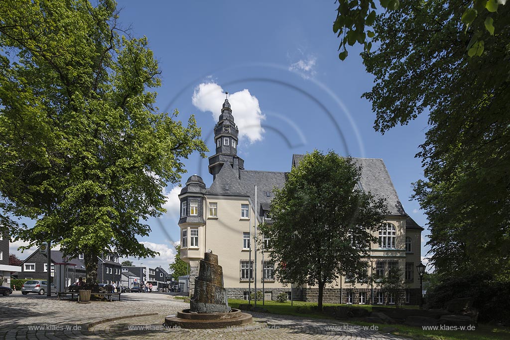 Remscheid Luettringhausen, Bandwirkerbrunnen am Rathaus Luettringhausen; Remscheid Luettringhausen, fountain Bandwirkerbrunnen near the Lown hoall Luettringhausen. 