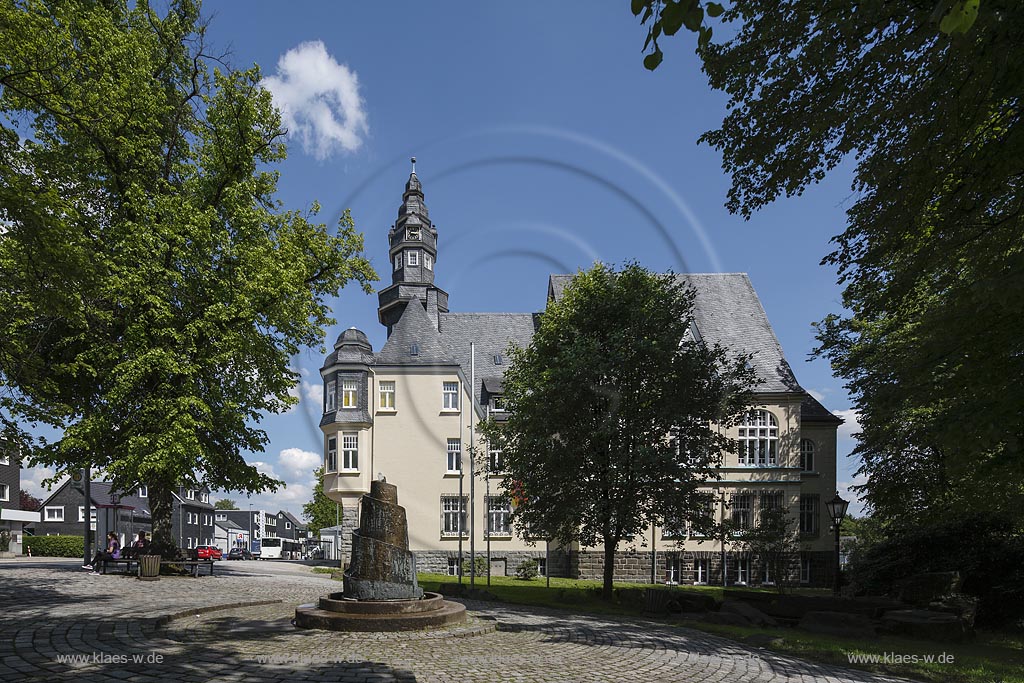 Remscheid Luettringhausen, Bandwirkerbrunnen am Rathaus Luettringhausen; Remscheid Luettringhausen, fountain Bandwirkerbrunnen near the Lown hoall Luettringhausen. 