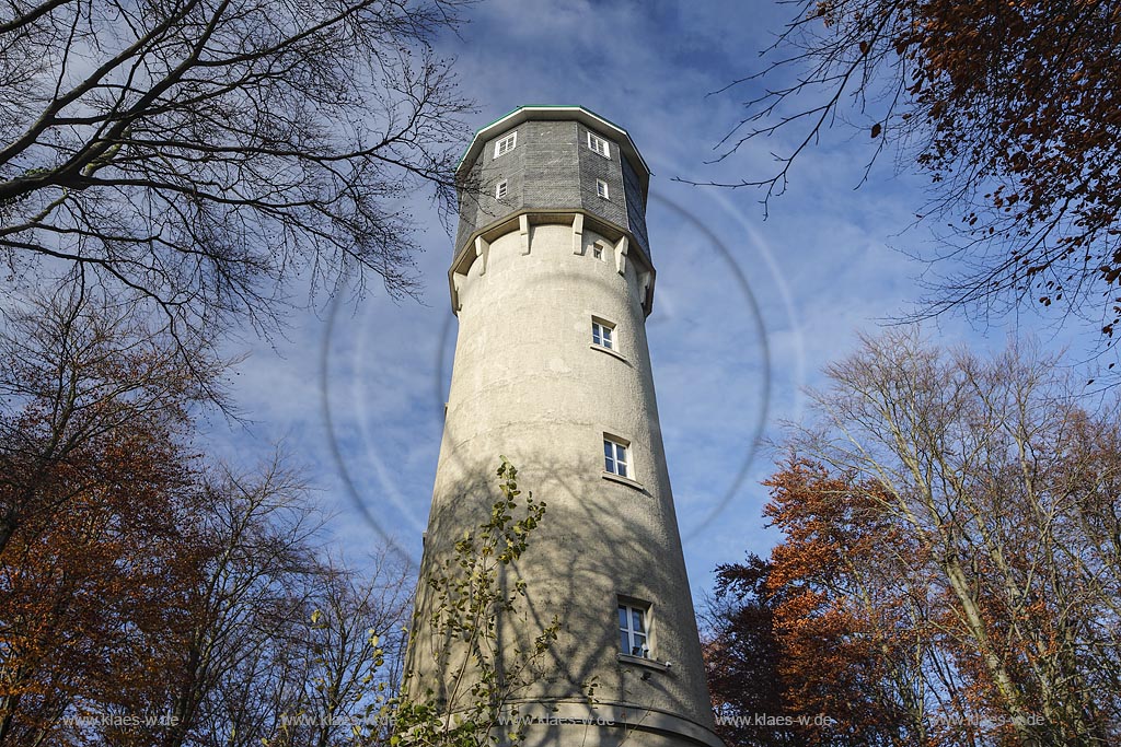 Remscheid-Luettringhausen, Blick auf den Wasserturm im Spaetherbst, er steht unter Denkmalschutz und stellt eine weithin sichtbare Landmarke dar; Remscheid-Luettringhausen, view to the water tower in late autumn