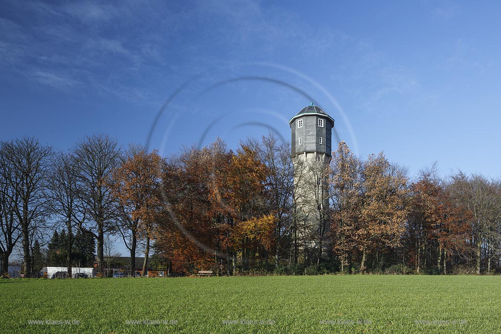 Remscheid-Luettringhausen, Blick auf den Wasserturm im Spaetherbst, er steht unter Denkmalschutz und stellt eine weithin sichtbare Landmarke dar; Remscheid-Luettringhausen, view to the water tower in late autumn