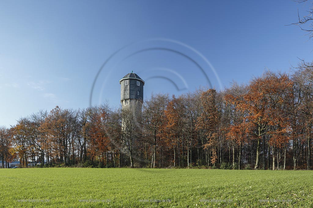 Remscheid-Luettringhausen, Blick auf den Wasserturm im Spaetherbst, er steht unter Denkmalschutz und stellt eine weithin sichtbare Landmarke dar; Remscheid-Luettringhausen, view to the water tower in late autumn