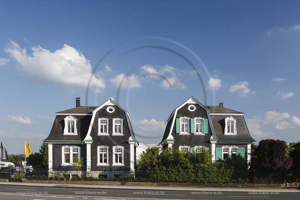 Remscheid Mixsiepen, Wohnhaeuser Gebr. Kamm, Baujahr: 1909; Fabrikantenvillen mit Knickgiebel und Fassadengliederung durch Eckrisalite, traditionell nach Barock und Rokoko; Remscheid Mixsiepen, apartment buildings Wohnhaeuser Gebr. Kamm.