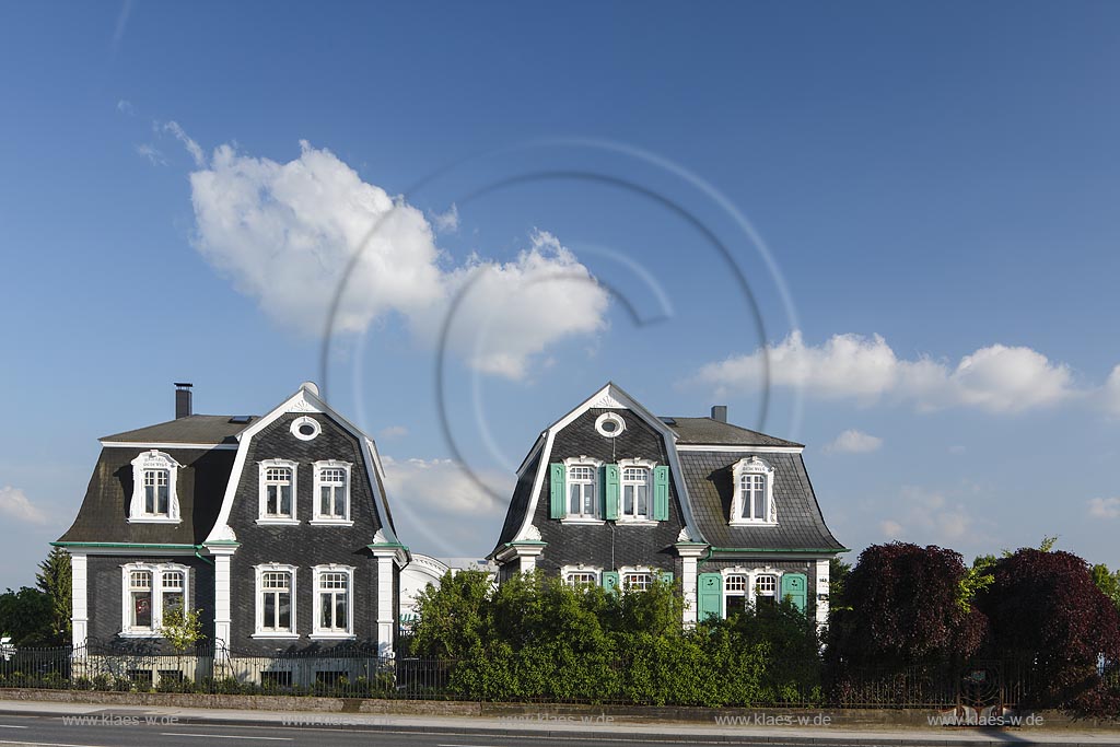 Remscheid Mixsiepen, Wohnhaeuser Gebr. Kamm, Baujahr: 1909; Fabrikantenvillen mit Knickgiebel und Fassadengliederung durch Eckrisalite, traditionell nach Barock und Rokoko; Remscheid Mixsiepen, apartment buildings Wohnhaeuser Gebr. Kamm.