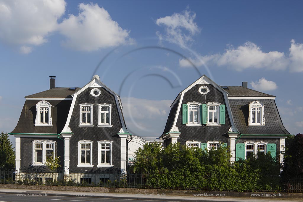 Remscheid Mixsiepen, Wohnhaeuser Gebr. Kamm, Baujahr: 1909; Fabrikantenvillen mit Knickgiebel und Fassadengliederung durch Eckrisalite, traditionell nach Barock und Rokoko; Remscheid Mixsiepen, apartment buildings Wohnhaeuser Gebr. Kamm.