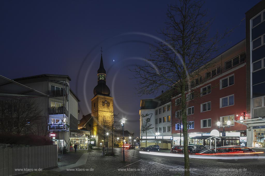 Remscheid Innenstadt, evangelische Stadtkirche mit Marktcafe; Remscheid Innenstadt, evangelic municipal church with the cafe Marktcafe.