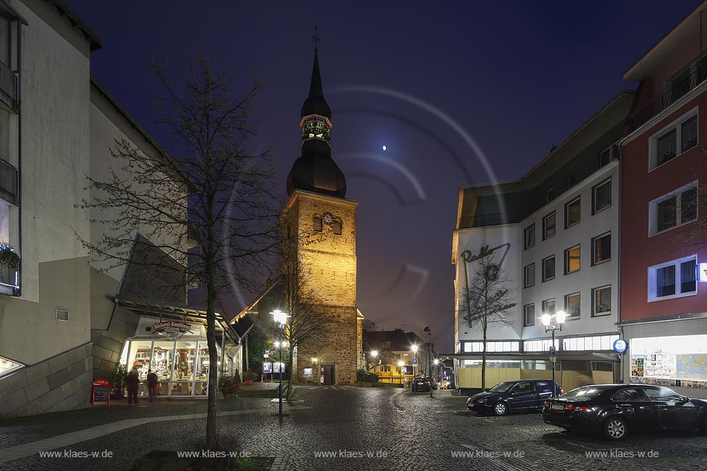 Remscheid Innenstadt, evangelische Stadtkirche mit Marktcafe; Remscheid Innenstadt, evangelic municipal church with the cafe Marktcafe.