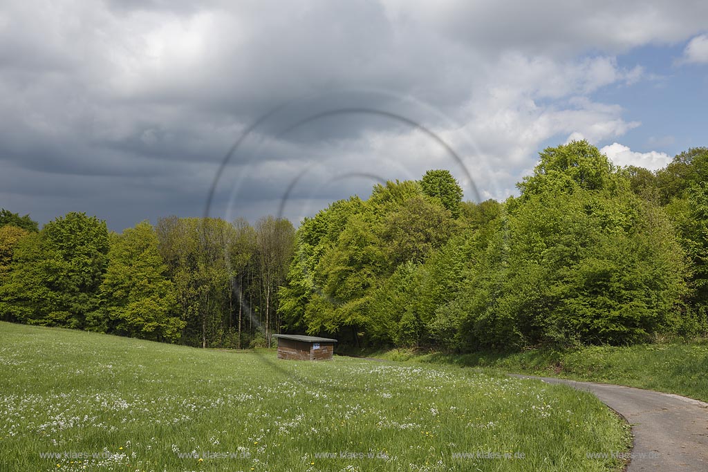 Remscheid-Sued, Hohenhagen, Blick in die Fruehlingslandschaft; Remscheid-Sued, Hohenhagen, view into springtime landscape.