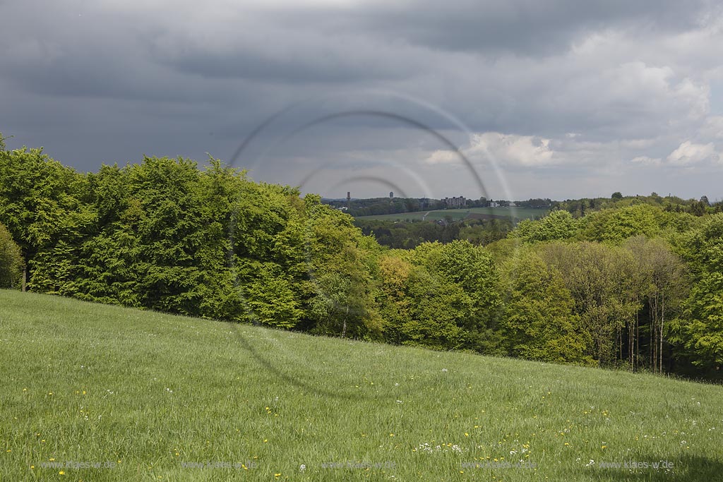 Remscheid-Sued, Hohenhagen, Blick in die Fruehlingslandschaft; Remscheid-Sued, Hohenhagen, view into springtime landscape.
