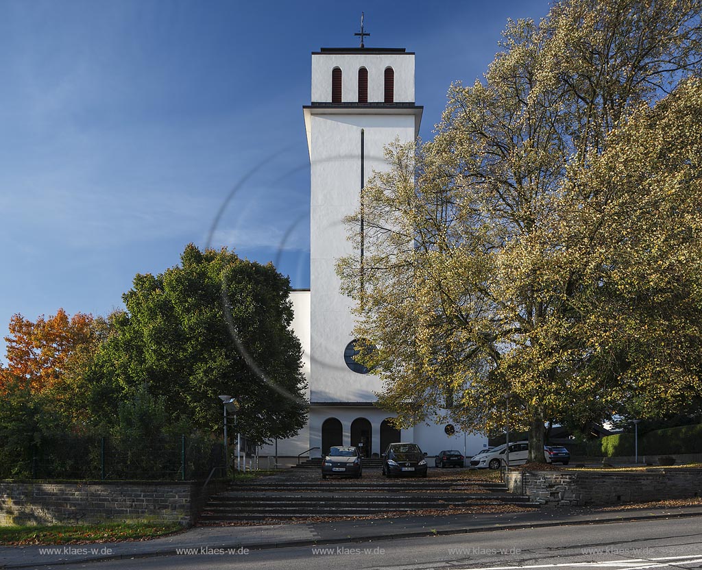 Remscheid-Sued, katholische St. Josef-Kirche, nach Plaenen des Architekten "Otto Christ" gebaut; Remscheid-Sued, catholic church St. Josef-Kirche.