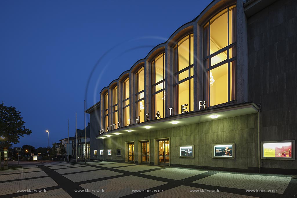 Remscheid, Theo-Otto-Theater zur blauen Stunde; Remscheid, theatre Theo-Otto-Theater at blue hour.