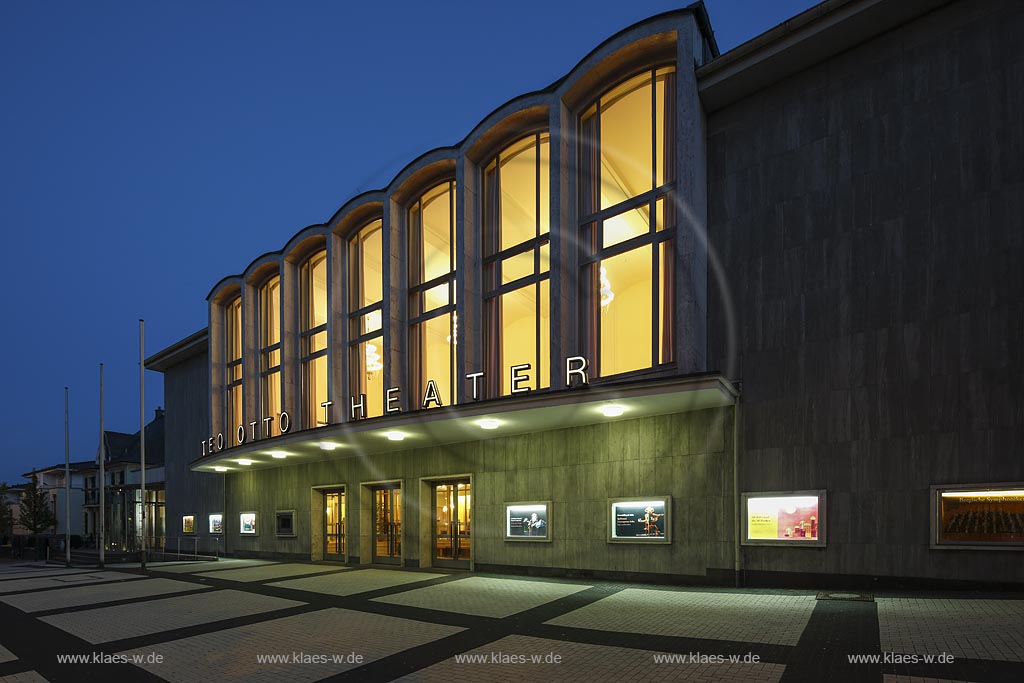 Remscheid, Theo-Otto-Theater zur blauen Stunde; Remscheid, theatre Theo-Otto-Theater at blue hour.