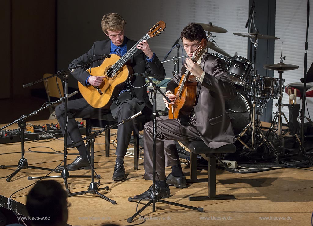Remscheid-Reinshagen Akademie Remscheid, Internationales Bergisches Gitarrenfestival Gitarre 15, Guitar Night, Gitarren Duo "Twelve4Two Soeren Golz (links) und Ivan Danilov; Remscheid Reinshagen Akademie guitar festival guitar night "Twelve4Two Soeren Golz (left  side) und Ivan Danilov.