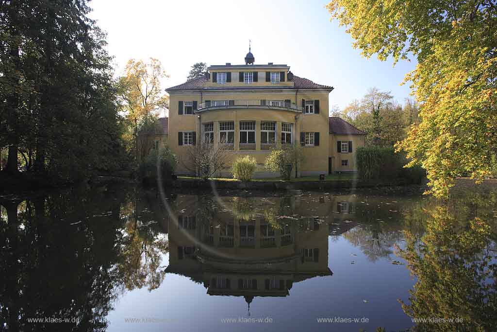 Rsrath, Roesrath, Rheinisch-Bergischer Kreis, Blick auf Schloss, Wasser Schloss Eulenbroich mit Schloss Teich, Wahrzeichen der Stadt