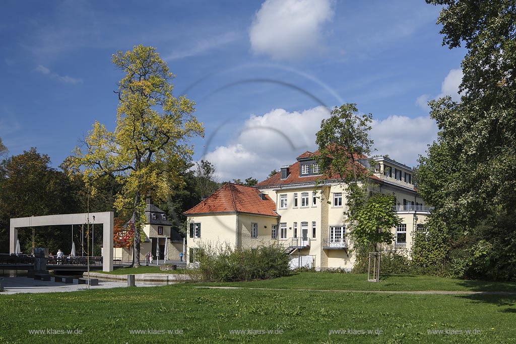 Roesrath, Schloss Eulenbroich, auch als Gute Stube von Roesrath bekannt, Zwischen 1200-1500 errichteten edelfreie Herren in Eulenbroich ein erstes befestigtes Burghaus; Roesrath, castle Schloss Eulenbroich.