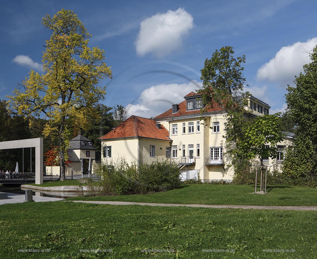 Roesrath, Schloss Eulenbroich, auch als Gute Stube von Roesrath bekannt, Zwischen 1200-1500 errichteten edelfreie Herren in Eulenbroich ein erstes befestigtes Burghaus; Roesrath, castle Schloss Eulenbroich.