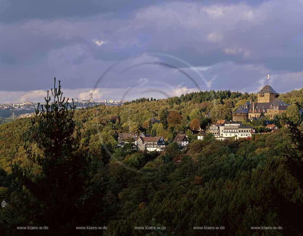 Solingen, Burg, Regierungsbezirk Dsseldorf, Blick auf Schloss Burg und Landschaft im Sommer