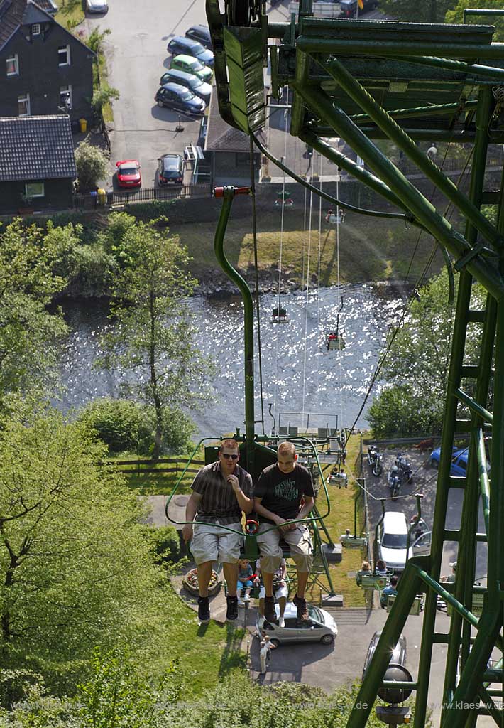 Solingen Burg Fahrt mit der Seilbahn Blick Richtung Tal mit Wupper; Solingen Burg lifting with chairlift