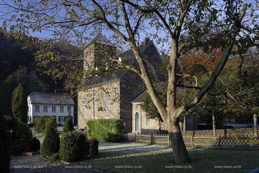 Burg, Unterburg, Solingen Burg, Regierungsbezirk Dsseldorf, Blick auf Evangelische Pfarrkirche und Pfarrhaus 