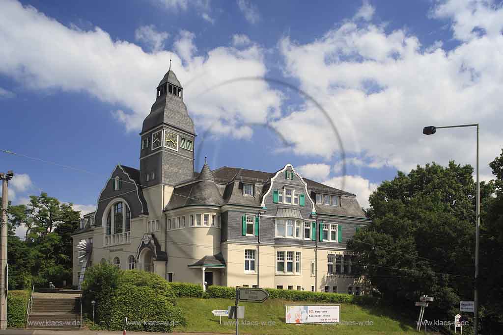 Graefrath, Grfrath, Solingen, Blick auf Kunst Museum Baden, in Sommerstimmung, Arno E. Fritsche, Gebaeude im Bergischen Stil, 