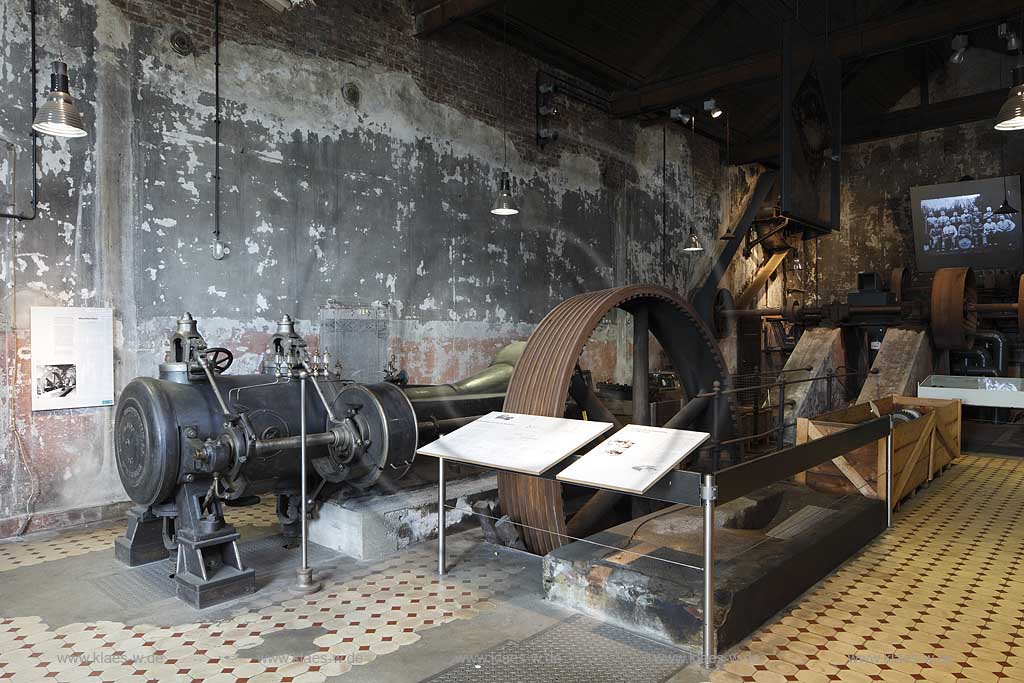 Solingen Merscheid, LVR-Industriemuseum, Rheinisches Landesmuseum fr Industrie- und Sozialgeschichte, Gesenkschmiede Hendrichs, Maschinenhalle mit Dampfmaschiene, Hersteller Dingier; museum of  industry and social history, machine hall with a steam engine, producer Dingier